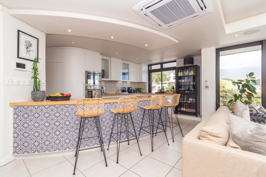 To Let 4 Bedroom Property for Rent in Camps Bay Western Cape